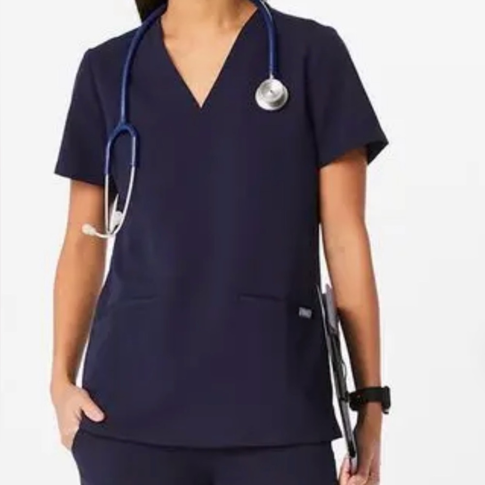 Figs Casma™ Three-Pocket Scrub Top